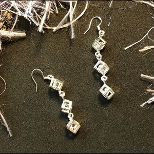 🥳 NEW Fashion Box Dangle Earrings